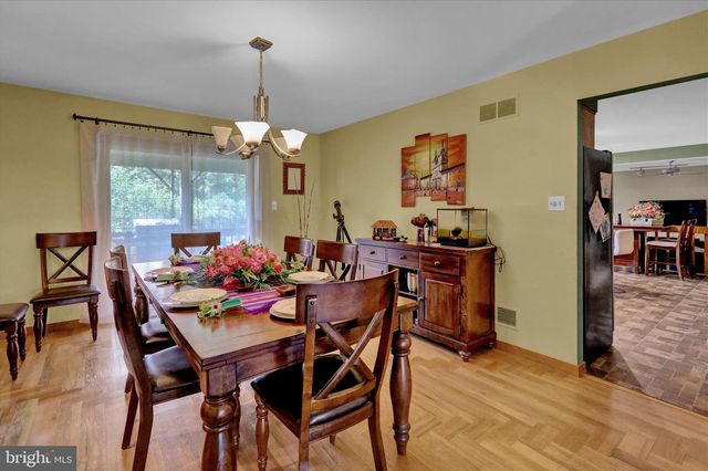 16 SCOTLAND DR, Reading, PA 19606