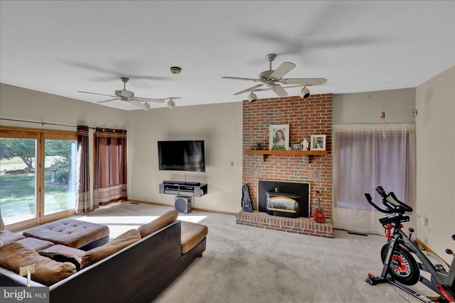 16 SCOTLAND DR, Reading, PA 19606