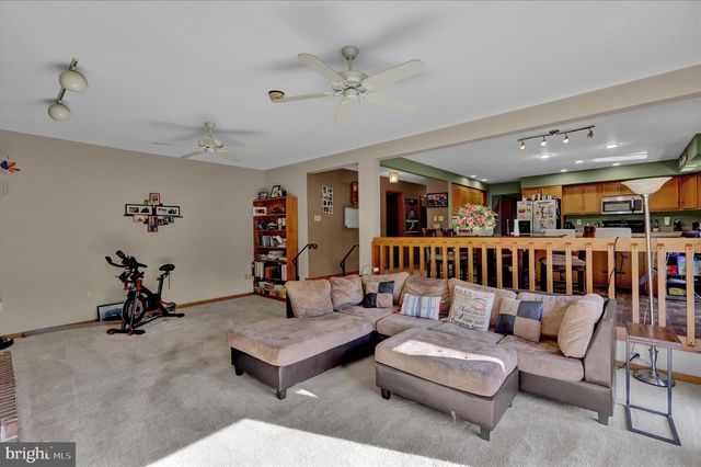 16 SCOTLAND DR, Reading, PA 19606