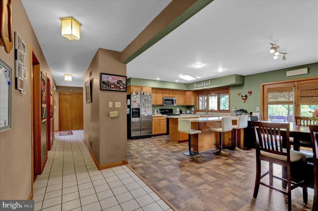 16 SCOTLAND DR, Reading, PA 19606