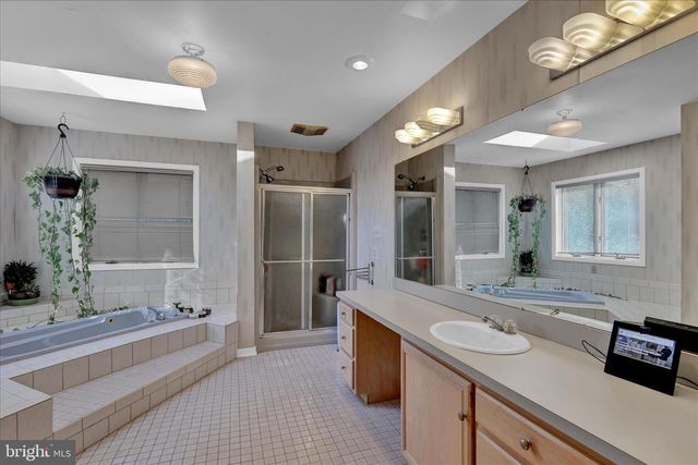 16 SCOTLAND DR, Reading, PA 19606