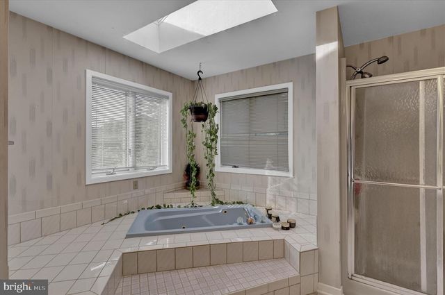 16 SCOTLAND DR, Reading, PA 19606