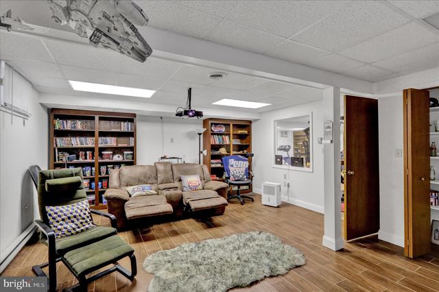 16 SCOTLAND DR, Reading, PA 19606