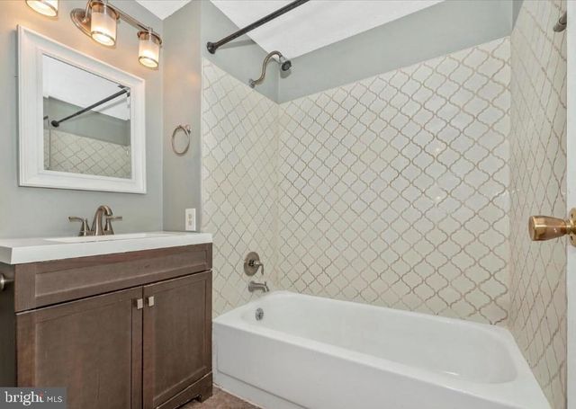 381 W THORNHILL, Frederick, MD 21703