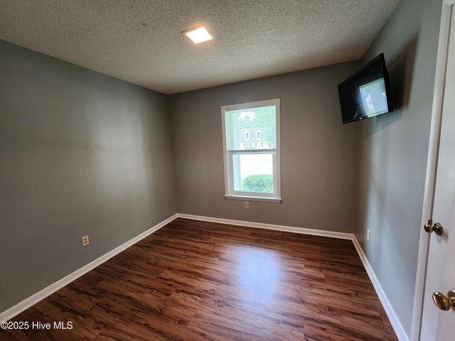 106 Wedgewood Drive, Jacksonville, NC 28546