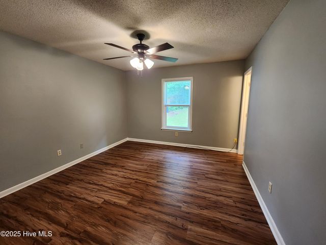 106 Wedgewood Drive, Jacksonville, NC 28546