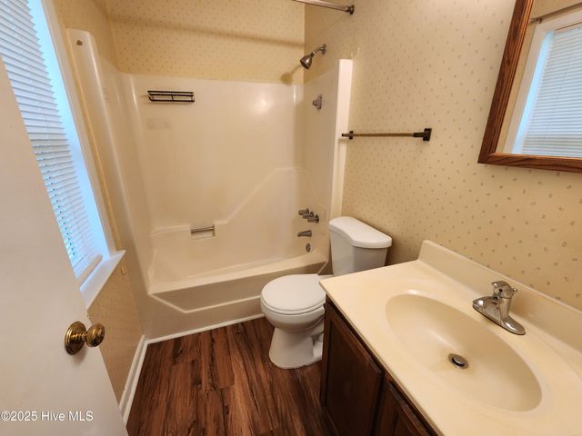 106 Wedgewood Drive, Jacksonville, NC 28546