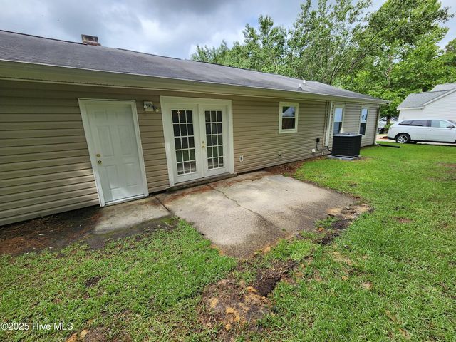 106 Wedgewood Drive, Jacksonville, NC 28546