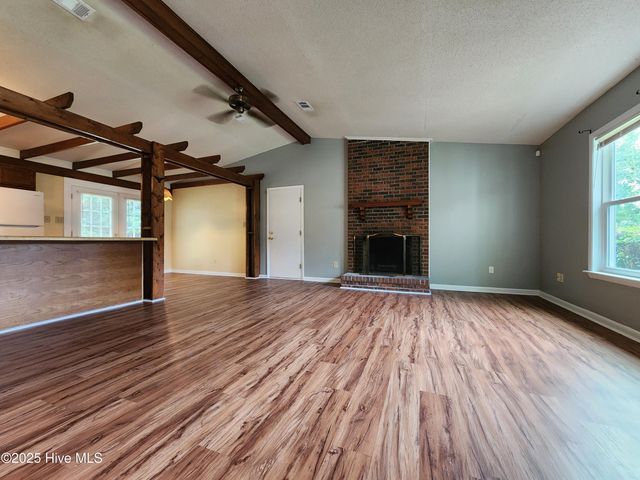 106 Wedgewood Drive, Jacksonville, NC 28546