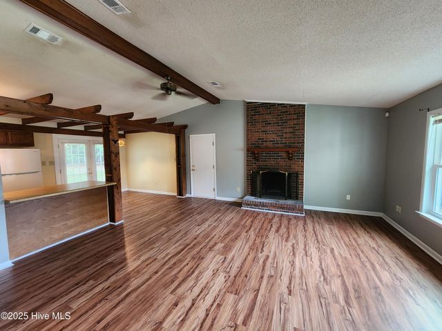 106 Wedgewood Drive, Jacksonville, NC 28546