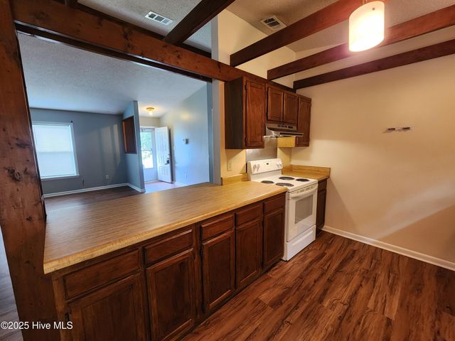 106 Wedgewood Drive, Jacksonville, NC 28546