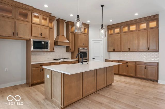 6052 Salisbury Street, Zionsville, IN 46077