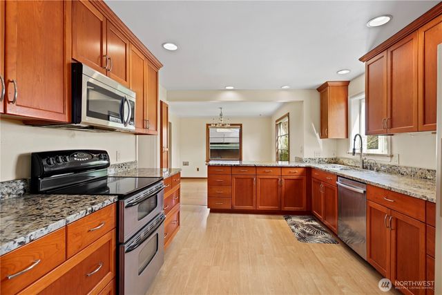 6901 40th Avenue SW, Seattle, WA 98136