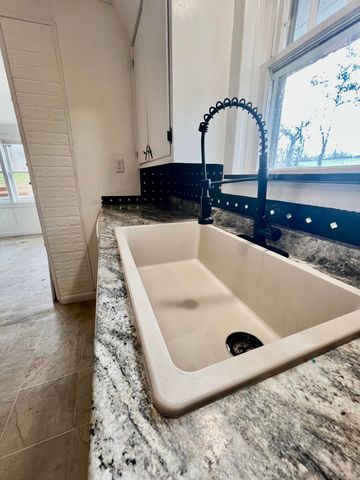 1612 S Jefferson Street, Ava, MO 65608