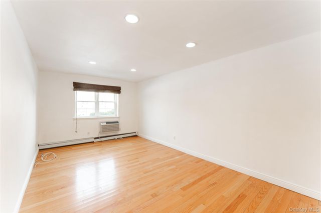 14 Florence 25B, Freeport, NY 11520