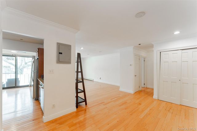 14 Florence 25B, Freeport, NY 11520