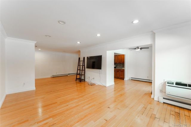 14 Florence 25B, Freeport, NY 11520