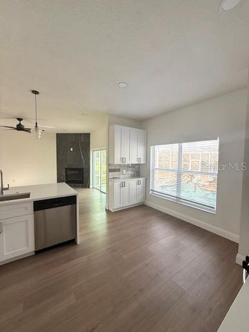 2207 GREEN OAKS LANE, Tampa, FL 33612