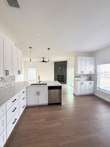 2207 GREEN OAKS LANE, Tampa, FL 33612