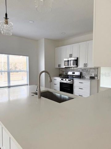 2207 GREEN OAKS LANE, Tampa, FL 33612