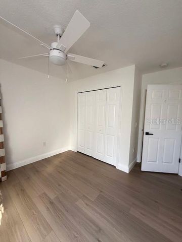 2207 GREEN OAKS LANE, Tampa, FL 33612