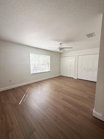 2207 GREEN OAKS LANE, Tampa, FL 33612