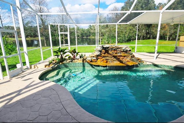 2207 GREEN OAKS LANE, Tampa, FL 33612