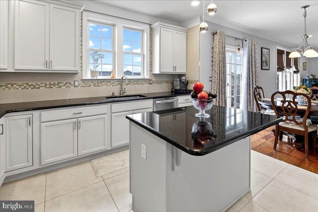 17 COMSTOCK LN, Skillman, NJ 08558