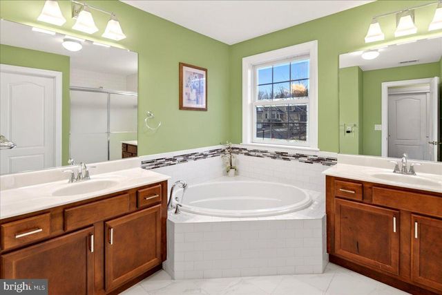 17 COMSTOCK LN, Skillman, NJ 08558