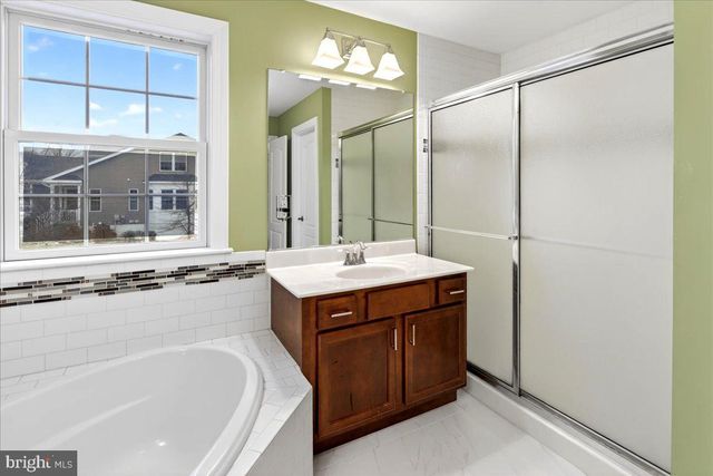 17 COMSTOCK LN, Skillman, NJ 08558