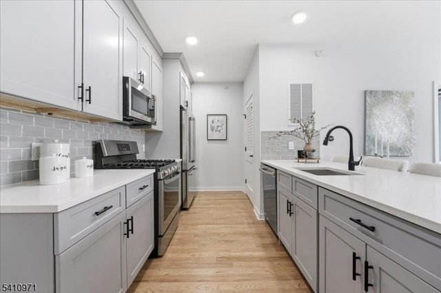 660 Bloomfield Ave 402, Bloomfield Twp., NJ 07003