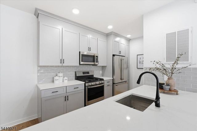 660 Bloomfield Ave 402, Bloomfield Twp., NJ 07003