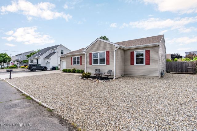 1516 Mizzen Avenue, Beachwood, NJ 08722