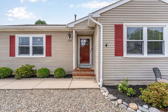 1516 Mizzen Avenue, Beachwood, NJ 08722