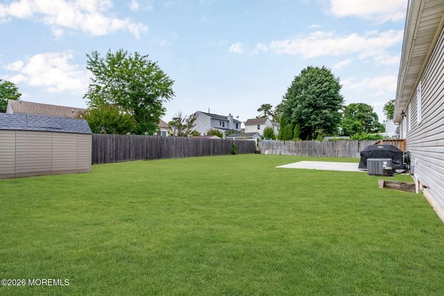 1516 Mizzen Avenue, Beachwood, NJ 08722