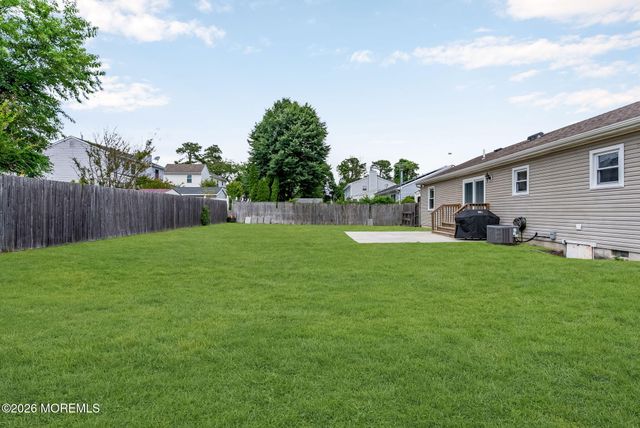 1516 Mizzen Avenue, Beachwood, NJ 08722