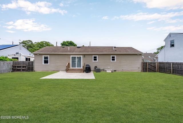 1516 Mizzen Avenue, Beachwood, NJ 08722