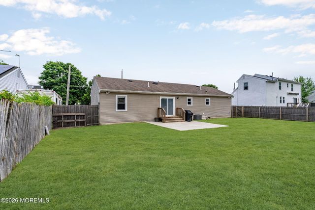 1516 Mizzen Avenue, Beachwood, NJ 08722