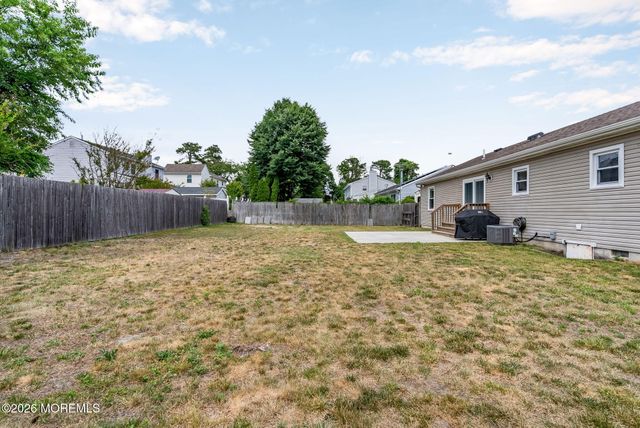 1516 Mizzen Avenue, Beachwood, NJ 08722