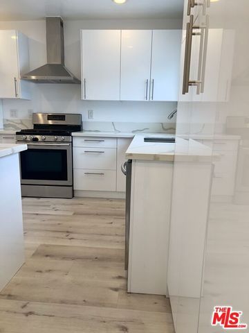 1206 Keniston Avenue, Los Angeles, CA 90019