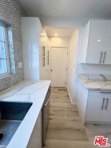 1206 Keniston Avenue, Los Angeles, CA 90019