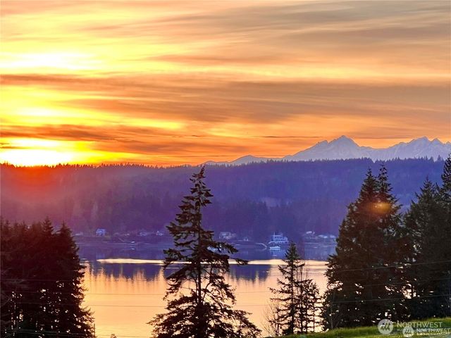 2067 NE Norseman Way, Poulsbo, WA 98370