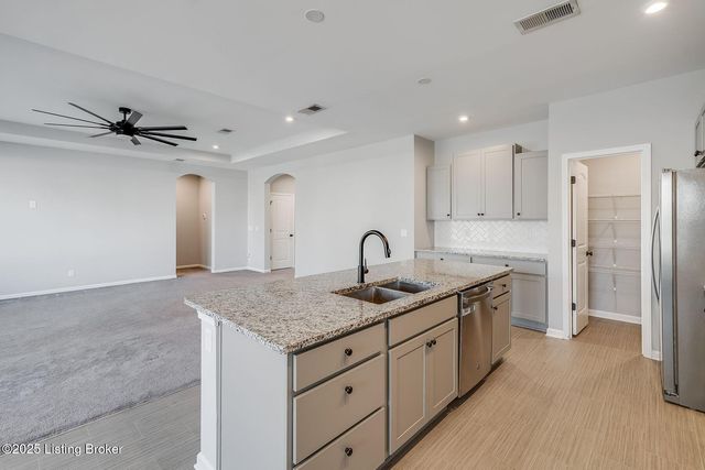 334 Bridlewood Dr, Shepherdsville, KY 40165