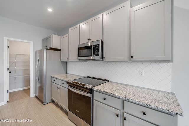 334 Bridlewood Dr, Shepherdsville, KY 40165