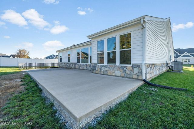 334 Bridlewood Dr, Shepherdsville, KY 40165