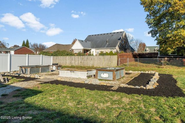 334 Bridlewood Dr, Shepherdsville, KY 40165