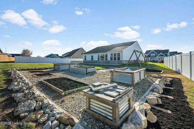 334 Bridlewood Dr, Shepherdsville, KY 40165