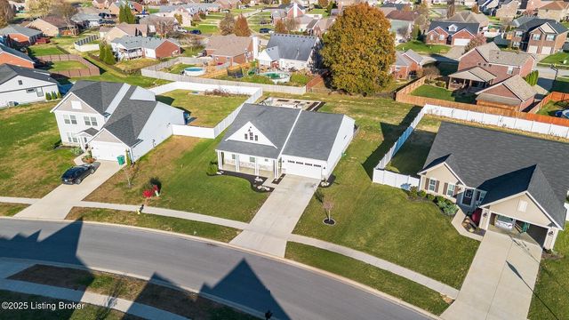 334 Bridlewood Dr, Shepherdsville, KY 40165