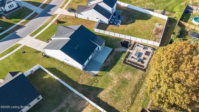 334 Bridlewood Dr, Shepherdsville, KY 40165