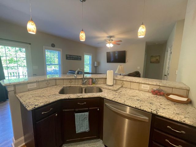 1182 Crest Ridge DR, Bedford, VA 24523